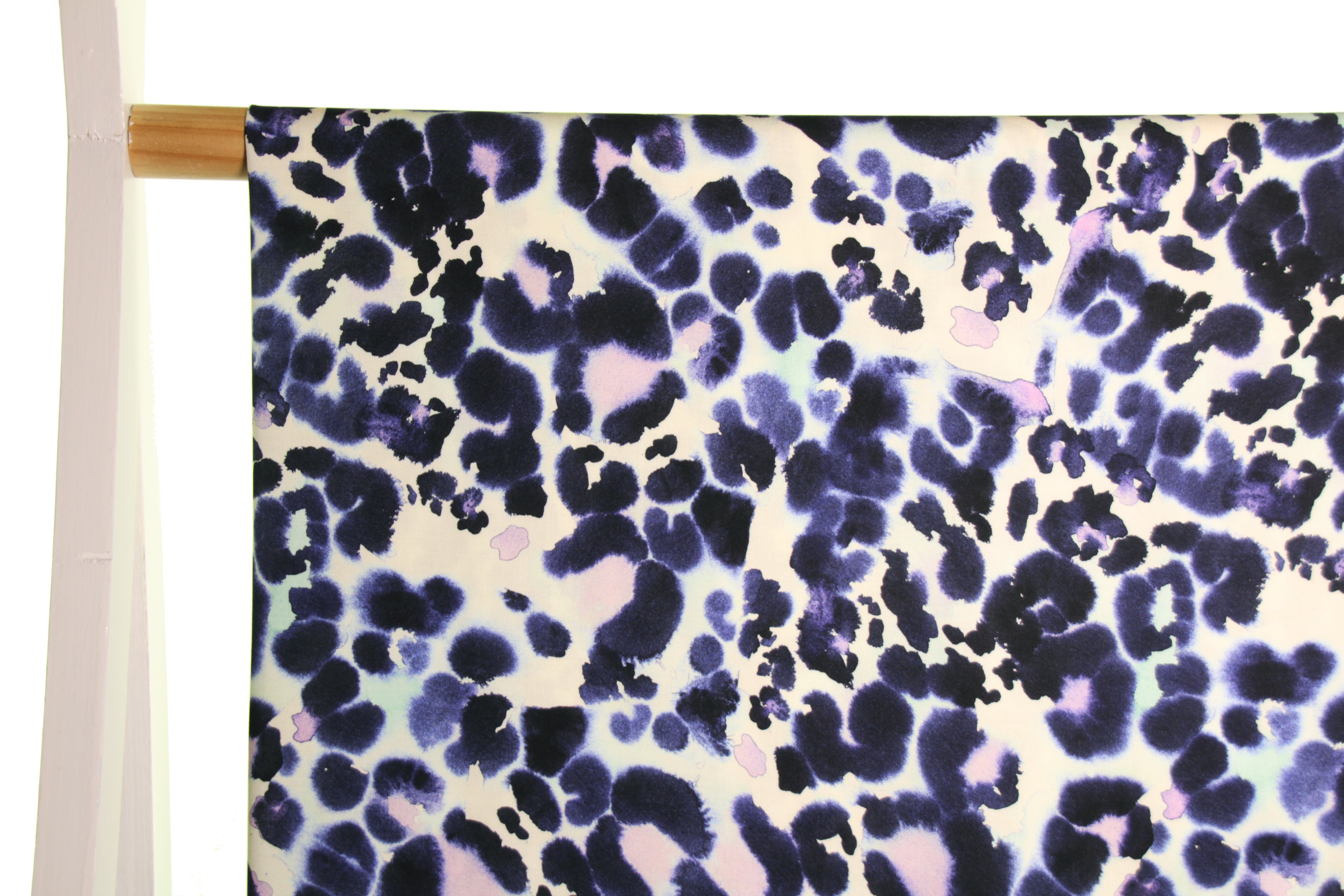 Viscose wit met blauwe luipaardprint - Atelier Jupe